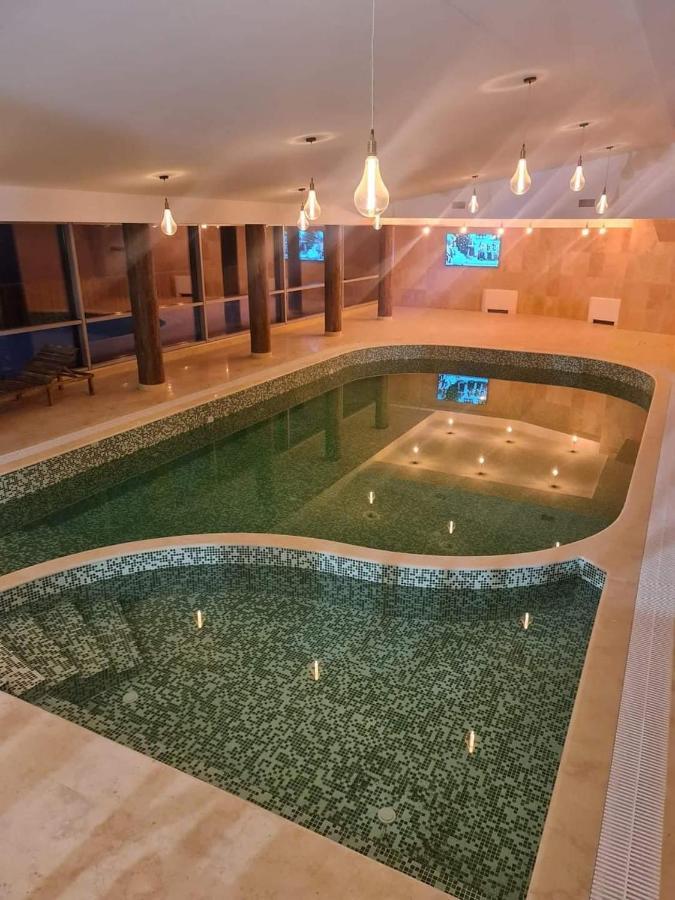 7Soapte Timisu de Jos Buitenkant foto